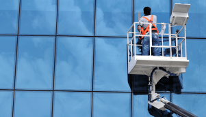 pulizia-vetrate-con-piattaforma-1